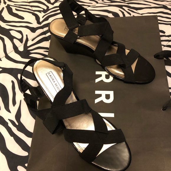 Laura Scott sz 11 black patent strappy wedges - Picture 4 of 5